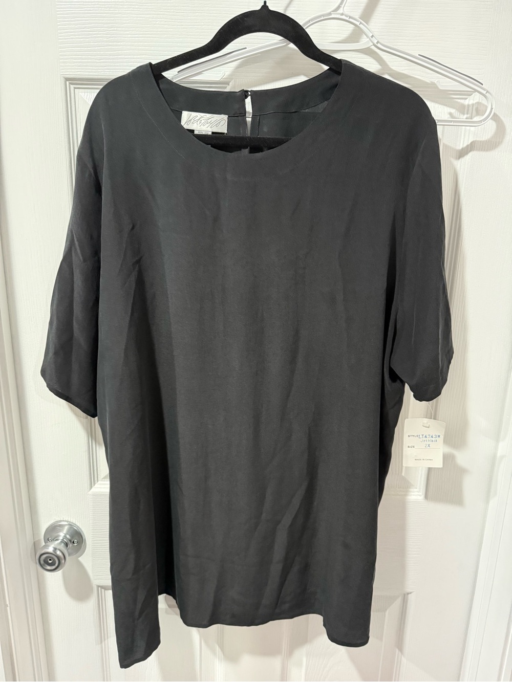 NWT vintage Lord & Taylor Black 100 % silk Short-Sleeve Tunic Top